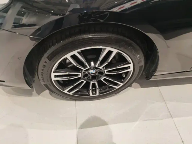 BMW 5 Series — Фото автомобиля 22