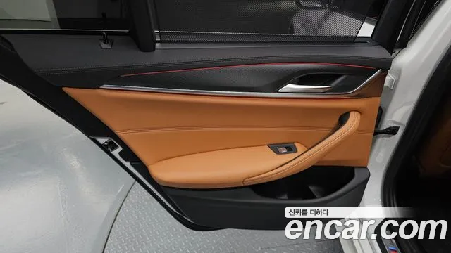 BMW 5 Series G30 — Фото автомобиля 14