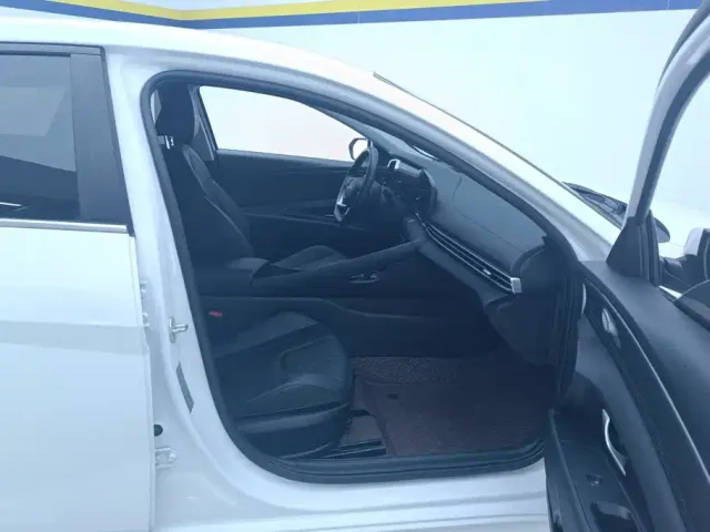Hyundai Elantra — Фото автомобиля 8