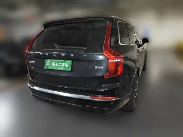 Volvo XC90 — Фото автомобиля 8