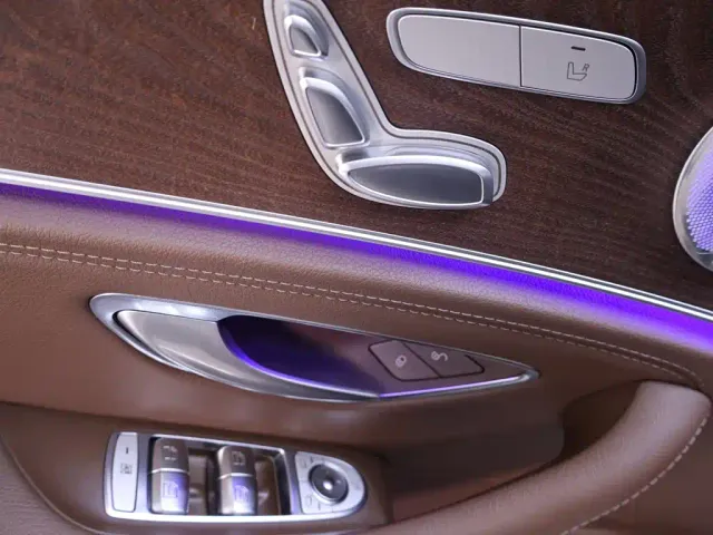 Mercedes-Benz E-Class — Фото автомобиля 17