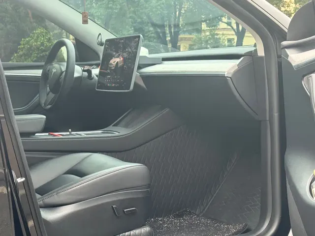 Tesla Model Y — Фото автомобиля 4