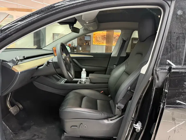 Tesla Model Y — Фото автомобиля 2