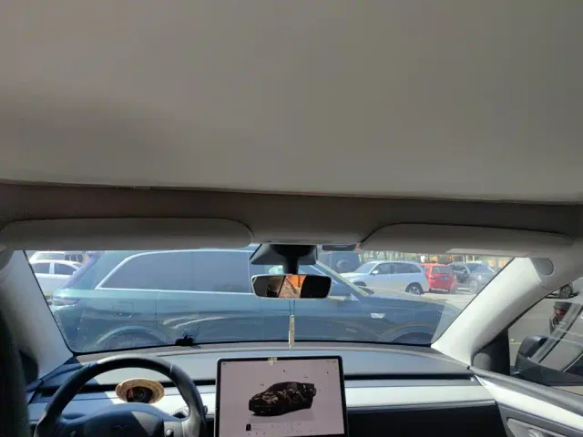 Tesla Model Y — Фото автомобиля 15