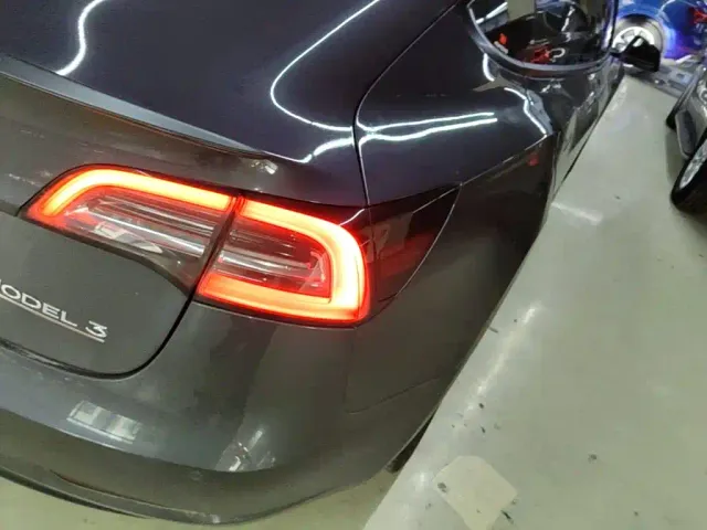 Tesla Model 3 — Фото автомобиля 7