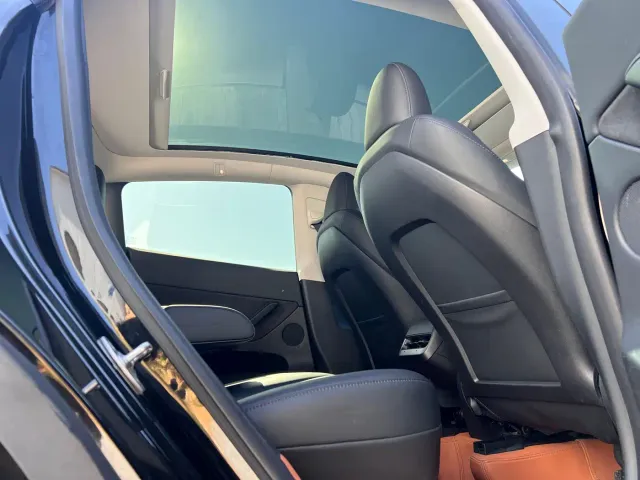Tesla Model Y — Фото автомобиля 13