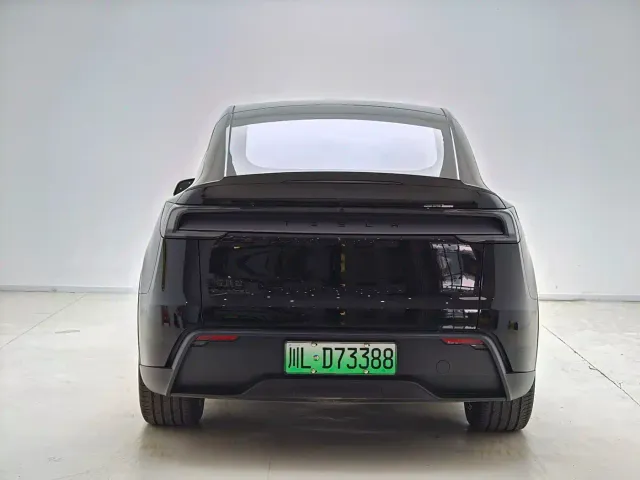 Tesla Model Y L — Фото автомобиля 4