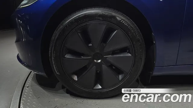 Tesla Model 3 — Фото автомобиля 5