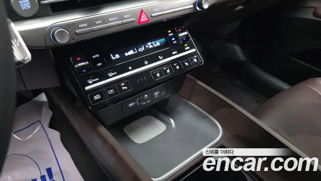 Hyundai Grandeur Grandeur (GN7) 2.5 Бензин 2WD — Фото автомобиля 17