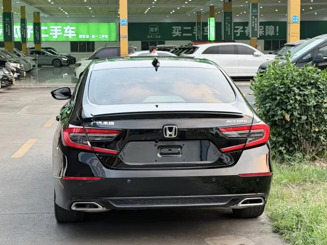 Honda Accord — Фото автомобиля 12
