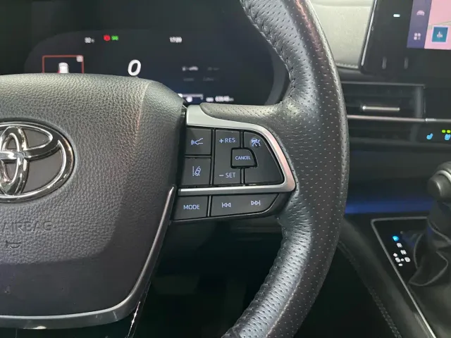 Toyota Sienna — Фото автомобиля 21