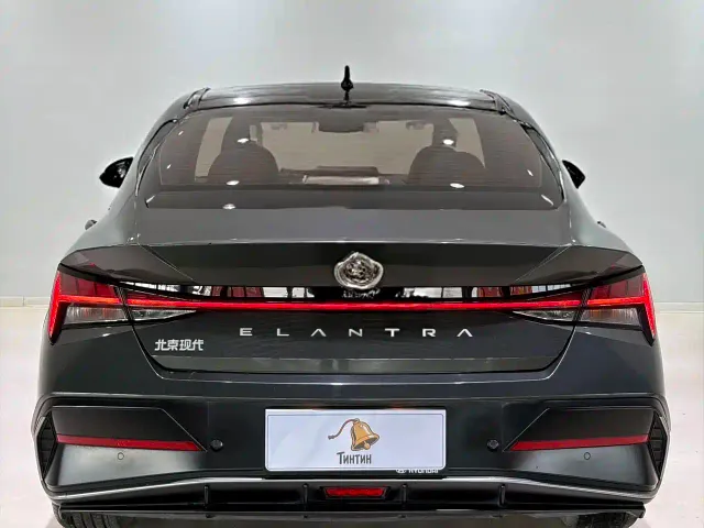 Hyundai Elantra — Фото автомобиля 5