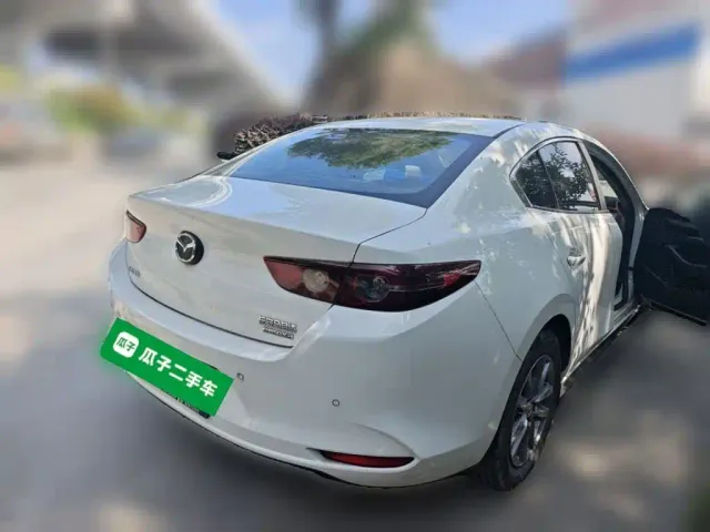 Mazda Axela — Фото автомобиля 4