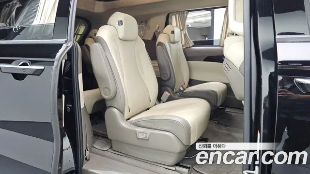 Kia Carnival Generation 4 — Фото автомобиля 11