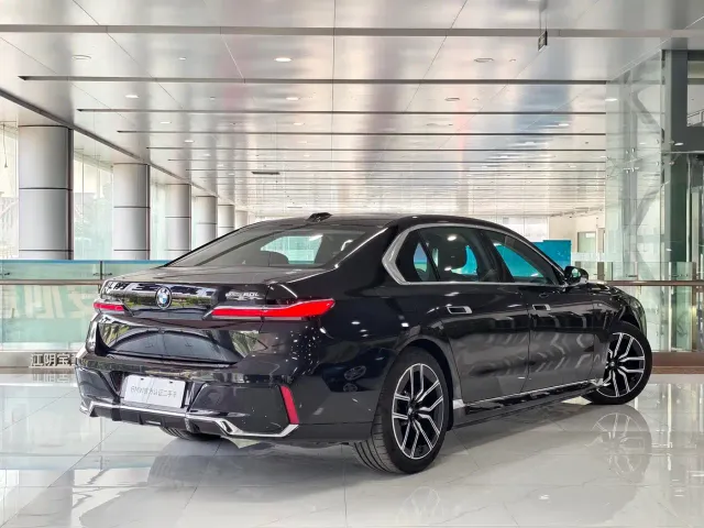 BMW i7 — Фото автомобиля 5