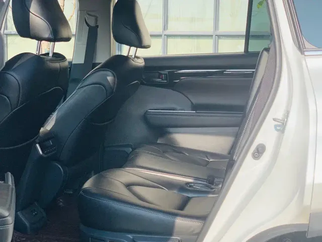 Toyota Highlander — Фото автомобиля 16