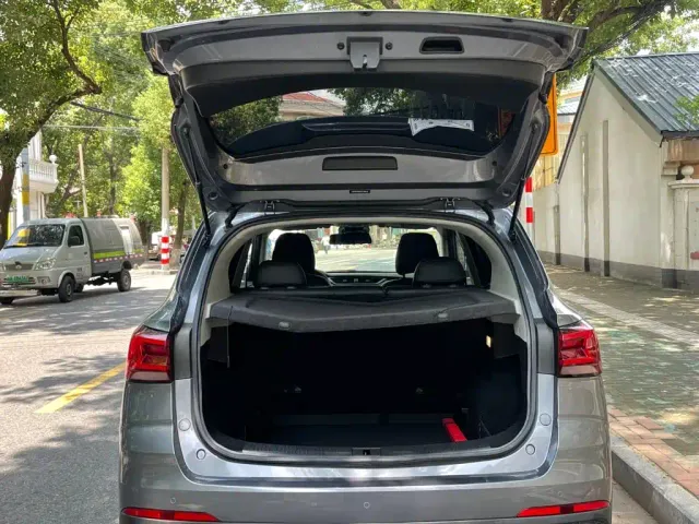 Roewe RX3 — Фото автомобиля 6