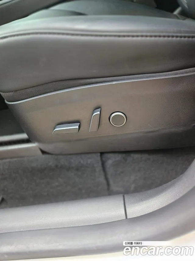 Tesla Model Y — Фото автомобиля 10