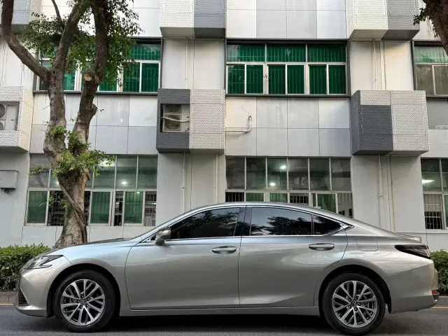 Lexus ES — Фото автомобиля 7