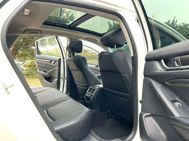 Honda Accord — Фото автомобиля 9