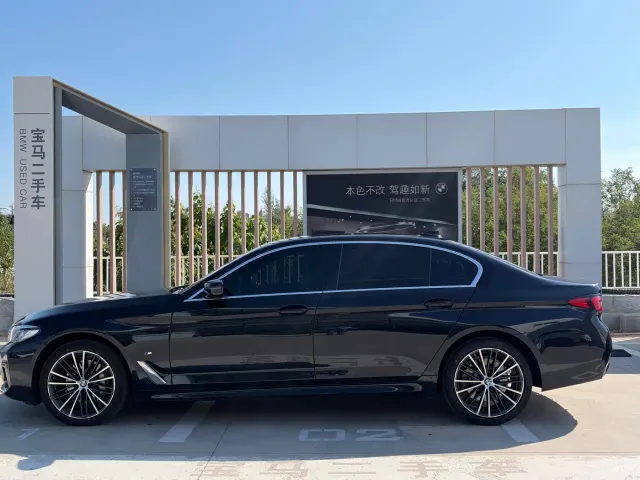 BMW 5 Series — Фото автомобиля 3