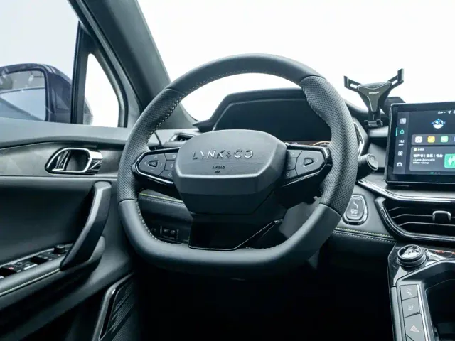 Lynk & Co 06 — Фото автомобиля 22