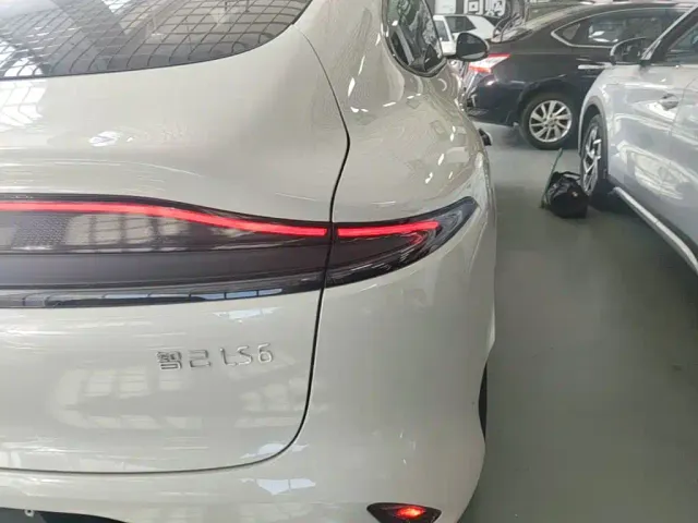 IM Motors LS6 — Фото автомобиля 7