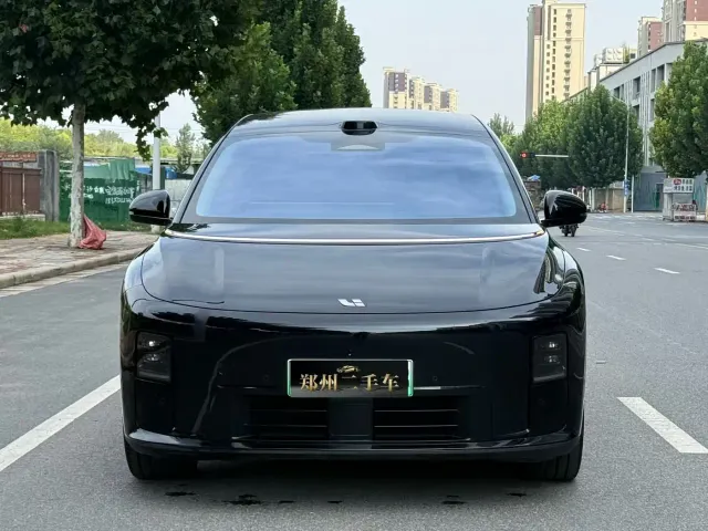 Li Auto i8 — Фото автомобиля 2
