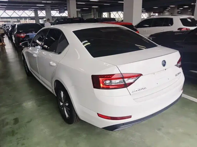 Skoda Octavia — Фото автомобиля 4
