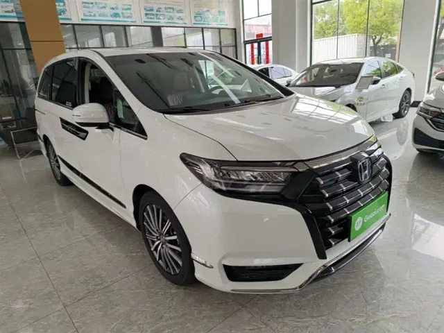 Honda Elysion — Фото автомобиля 3