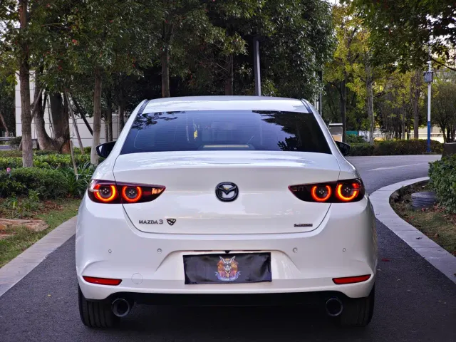 Mazda Axela — Фото автомобиля 5