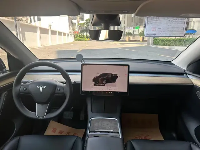 Tesla Model Y — Фото автомобиля 18