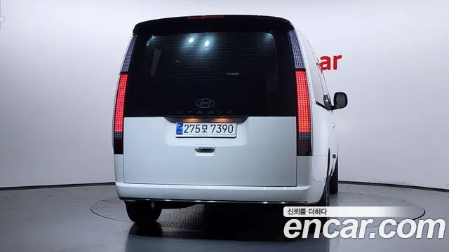 Hyundai Staria Staria Lounge 9 мест — Фото автомобиля 3