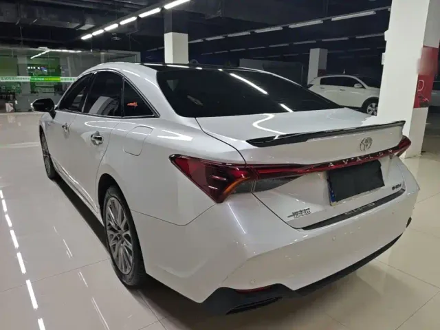 Toyota Avalon — Фото автомобиля 4