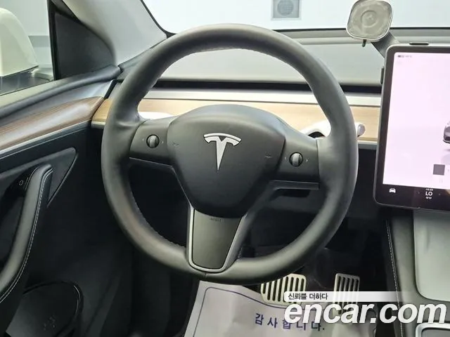 Tesla Model Y — Фото автомобиля 9