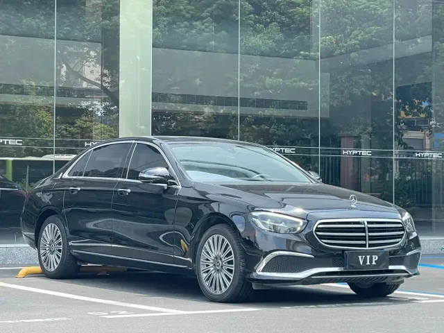 Mercedes-Benz E-Class — Фото автомобиля 2