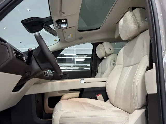 Li Auto MEGA — Фото автомобиля 10