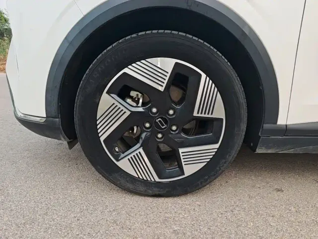 Besturn Yueyi 03 2025 565km Ultimate Edition — Фото автомобиля 22