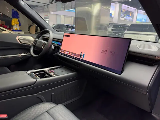 Lynk & Co 900 — Фото автомобиля 11