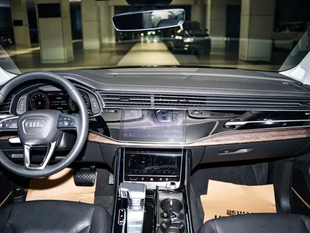 Audi Q7 — Фото автомобиля 14