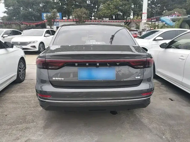 Geely Emgrand — Фото автомобиля 5