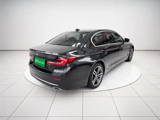 BMW 5 Series — Фото автомобиля 4
