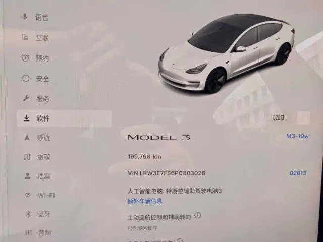 Tesla Model 3 — Фото автомобиля 7