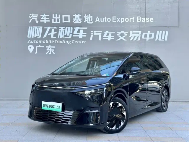 Xpeng X9 — Фото автомобиля 5