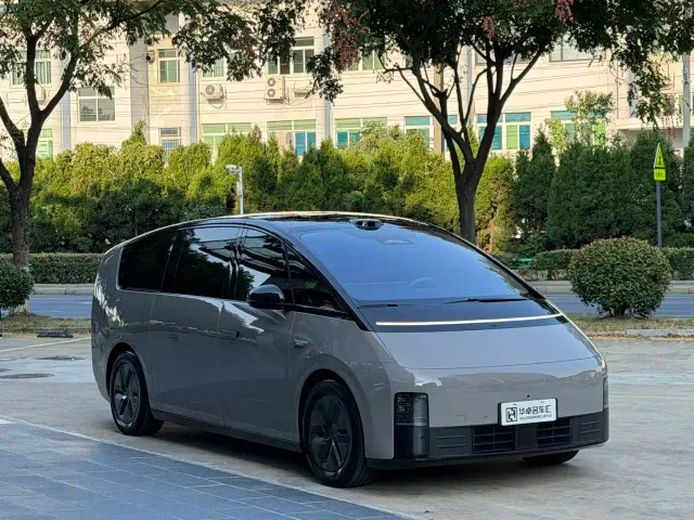 Li Auto MEGA — Фото автомобиля 3