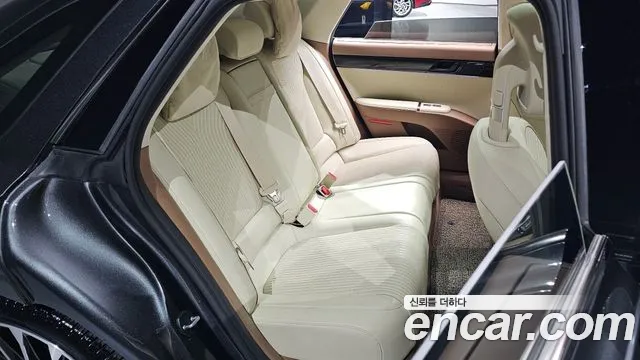 Hyundai Grandeur Grandeur (GN7) 2.5 Бензин 2WD — Фото автомобиля 19