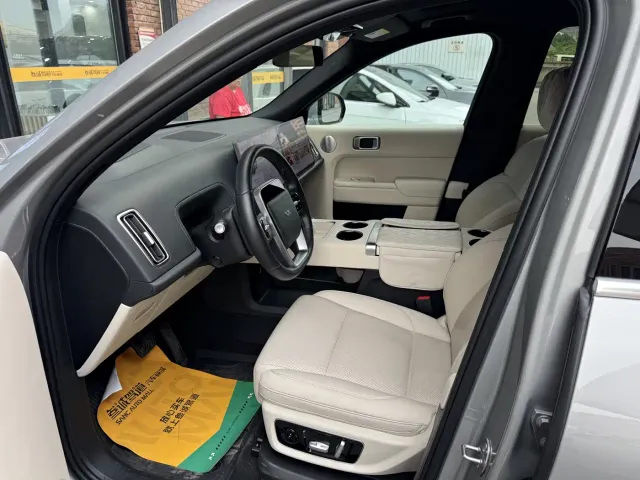Li Auto L8 — Фото автомобиля 8