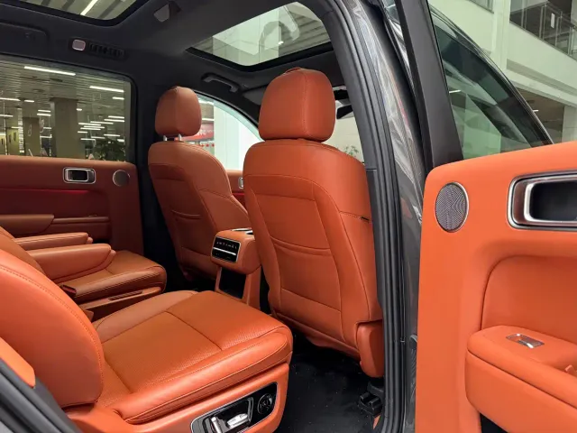 Li Auto L8 — Фото автомобиля 17