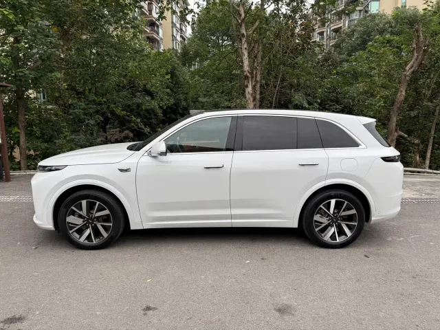 Li Auto L7 — Фото автомобиля 4