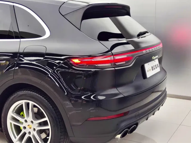 Porsche Cayenne — Фото автомобиля 7